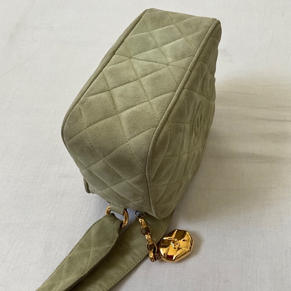 CHANEL Vintage Diamond CC Logo Suede Camera Bag Sage Green - Picture 11 of 14